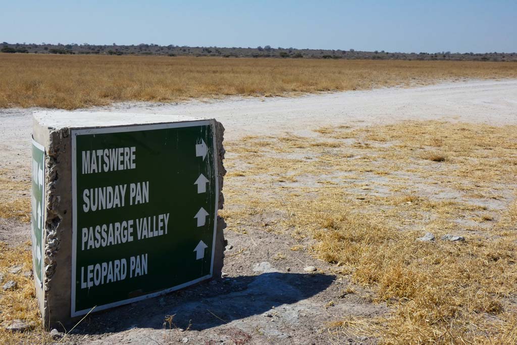 Señal de caminos en Deception Valley.